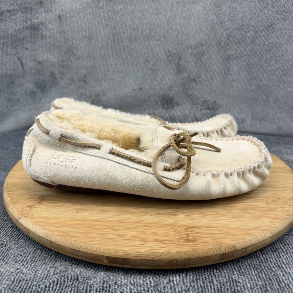 UGG Shoes Womens Size 7 White Suede Moccasin Slippers Shearling Lined 5612